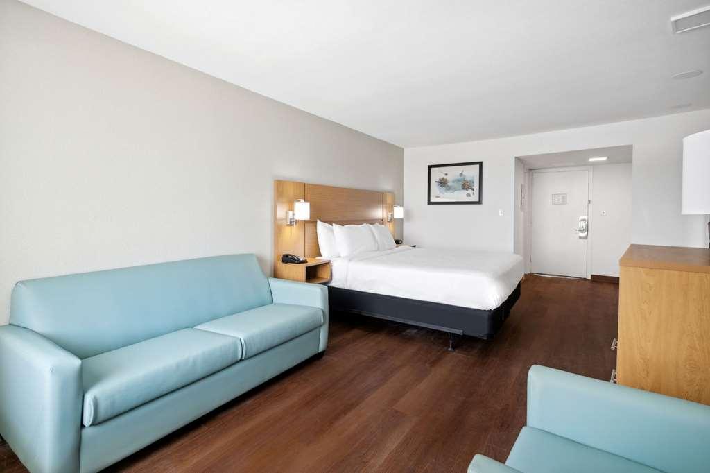 Chateau Beachfront Hotel, A By The Sea Resort Panama City Beach Rom bilde
