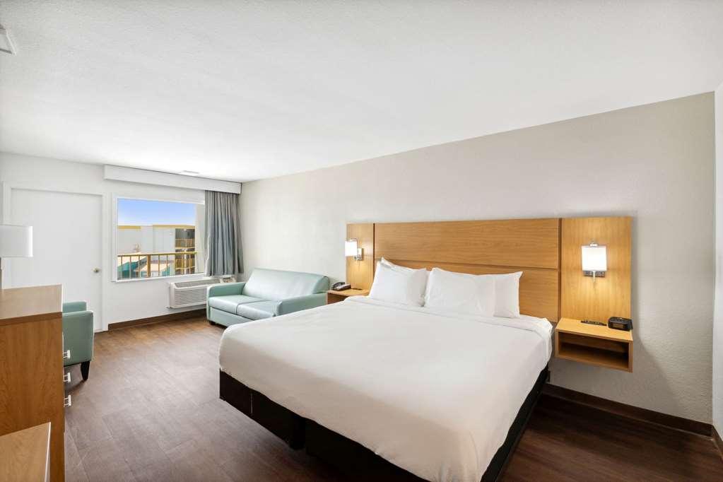 Chateau Beachfront Hotel, A By The Sea Resort Panama City Beach Rom bilde